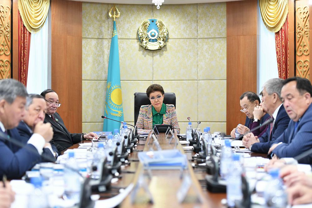 Сенатор квазимемлекеттік компаниялардағы қайталанатын міндеттерді қысқартуды ұсынды