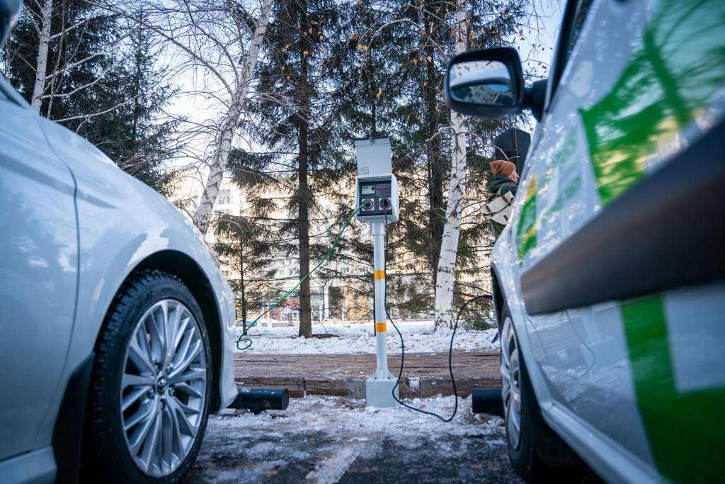 Нұр-Сұлтанда автокөліктерді қыздыруға арналған электр бағандары орнатылады