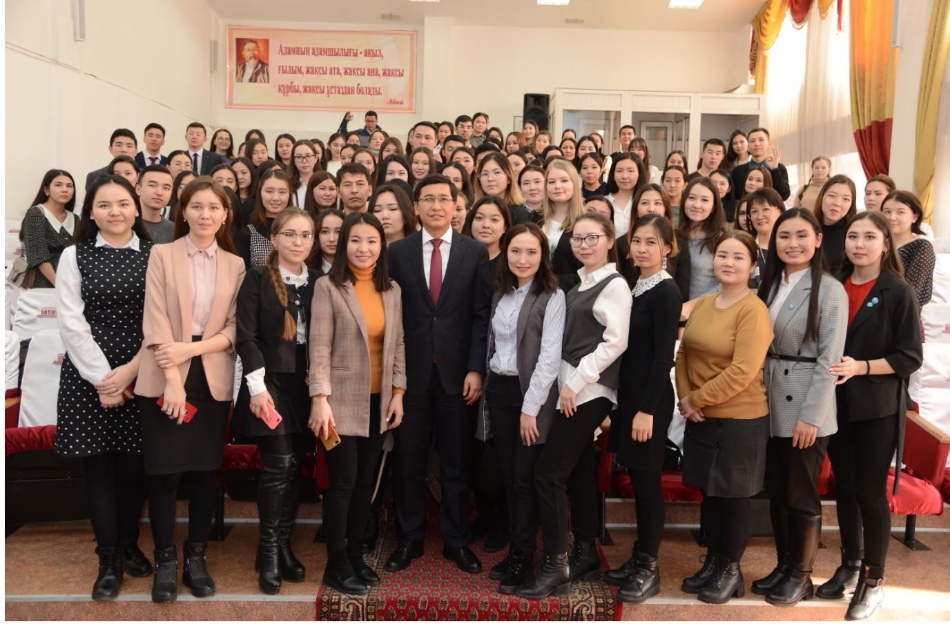Алматыда Білім және ғылым министрі студенттермен кездесті