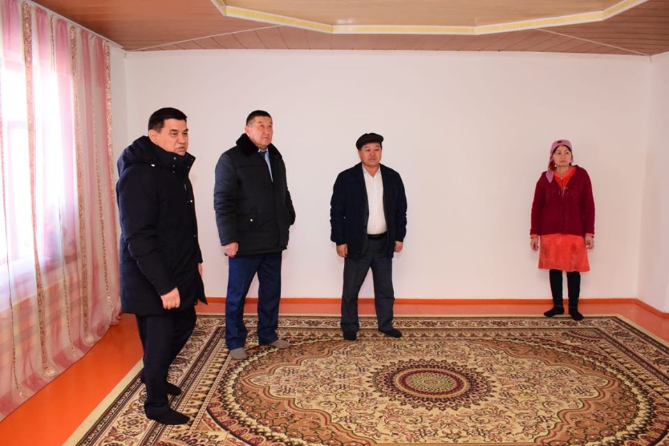 Түркістанда «Қамқорлық» бағдарламасымен екі отбасы үйлі болды