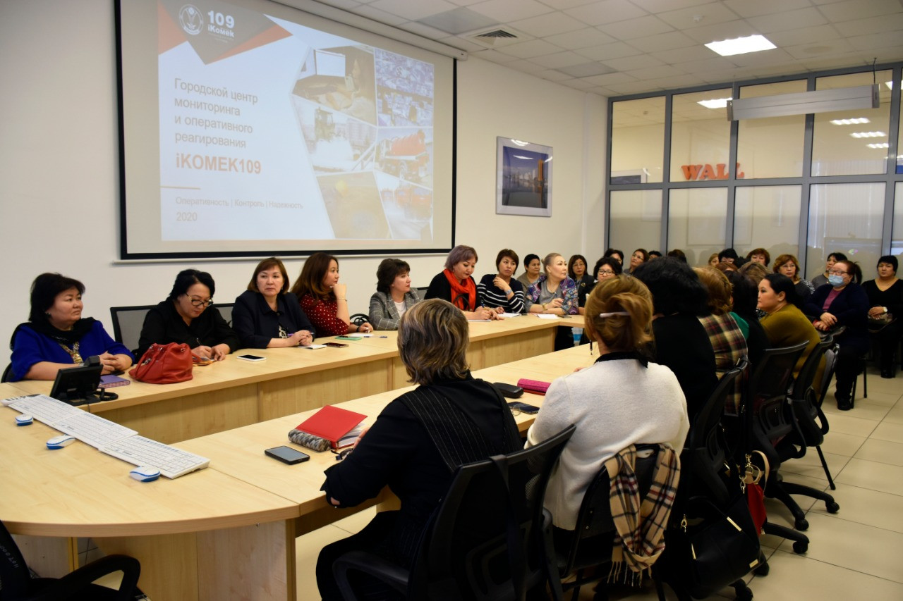 Елордалық 90 мектептің директоры iKOMEK қалалық орталығын келіп көрді