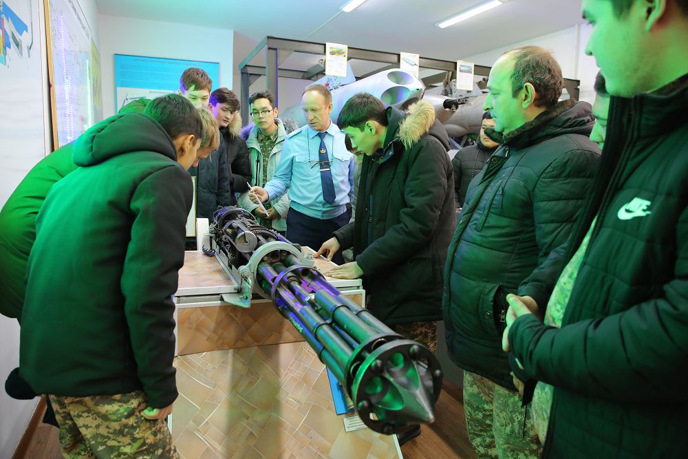Оқушылар ұшқыштар даярлайтын әскери институтқа барды