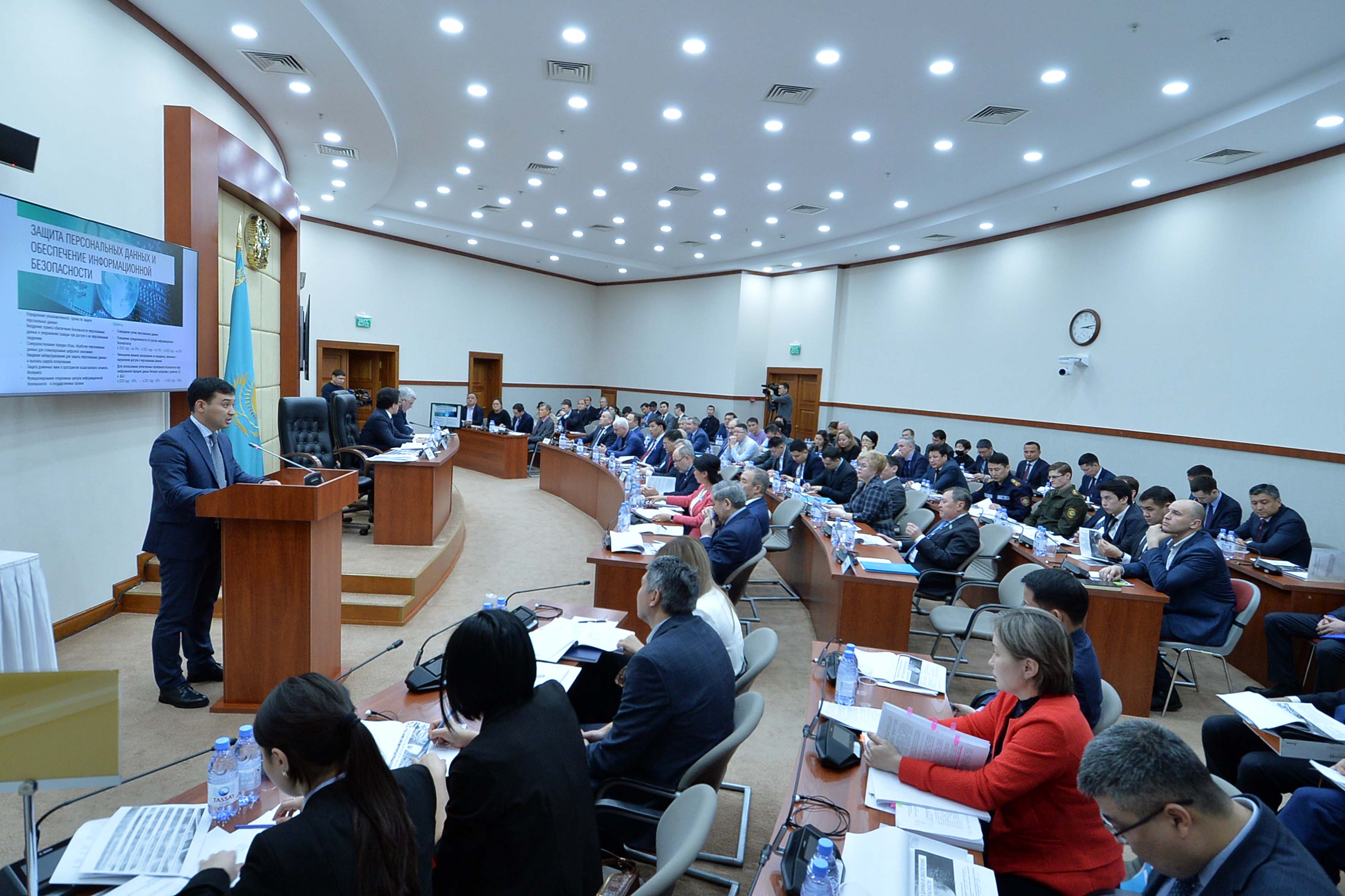Мәжілісте цифрлық технологияларды реттеуге қатысты заң жобасының таныстырылымы өтті