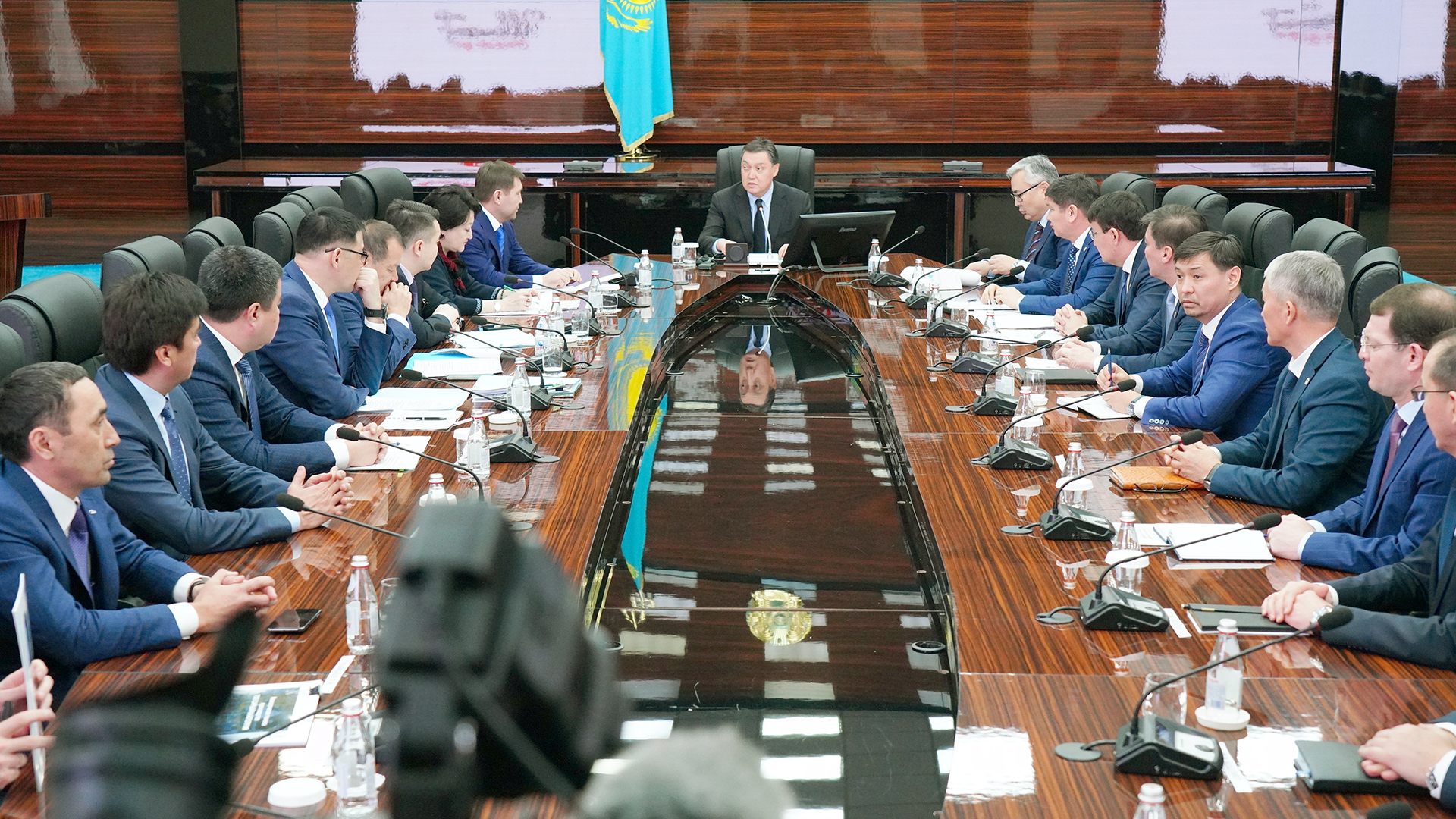 А.Мамин Шымкент қаласын дамыту мәселелері жөнінде кеңес өткізді