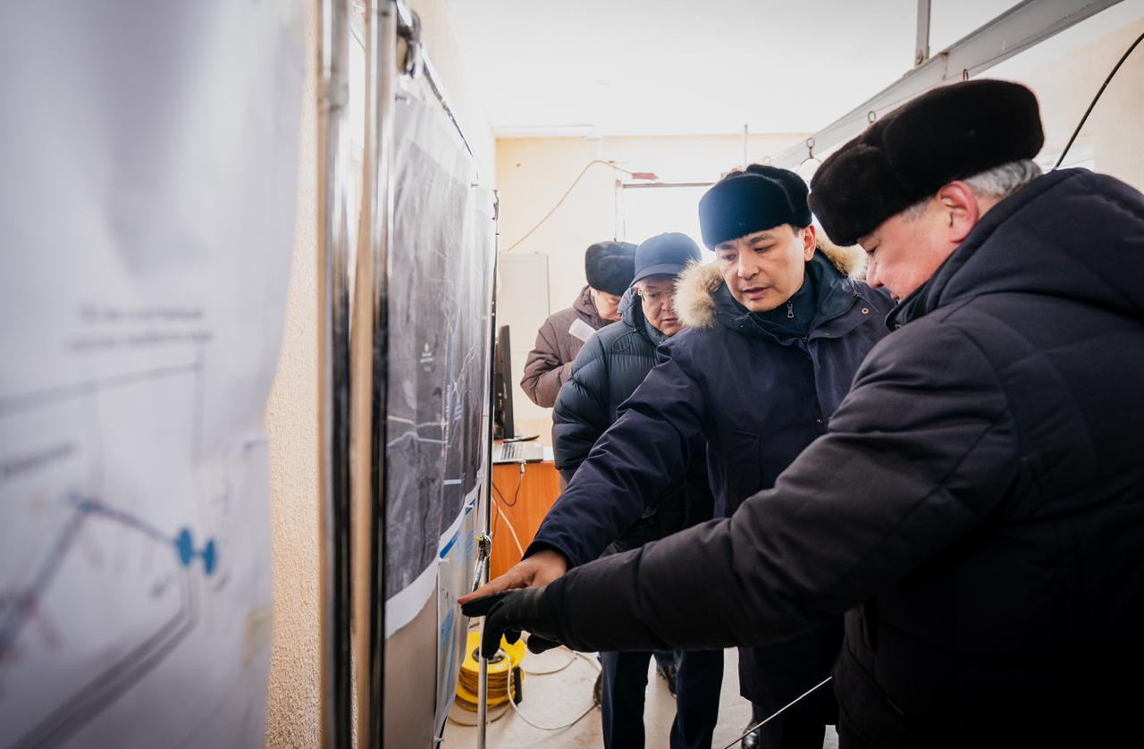 Елорда әкімі қаланы су тасқынынан қорғайтын су реттегіштің жұмысымен танысты