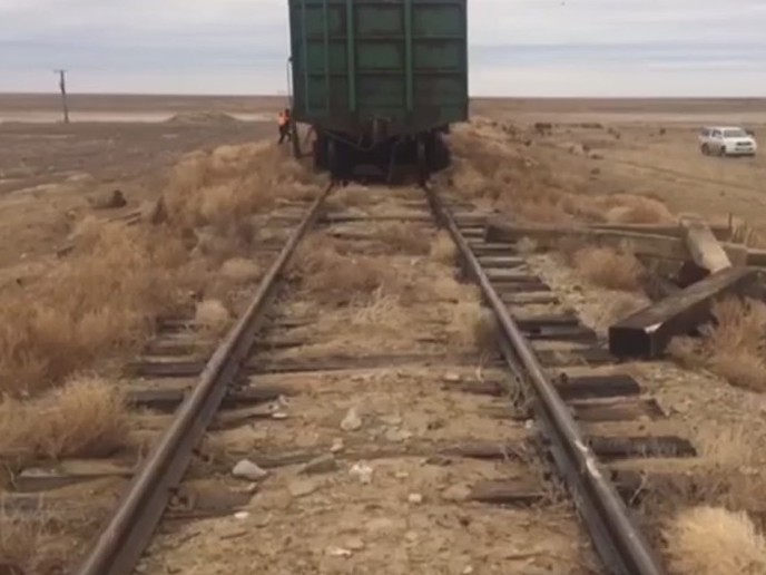 Атырау облысында бес вагон рельстен шығып кетті (видео)