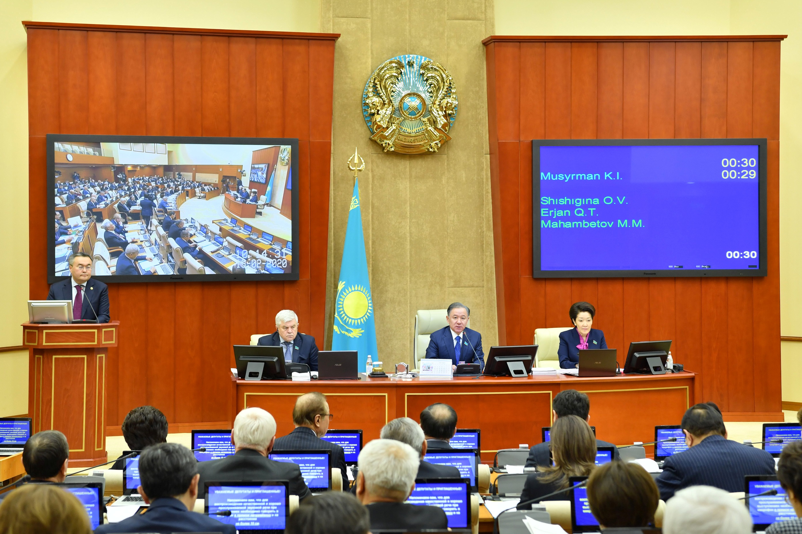 Мәжіліс жұмысын көпбалалы отбасыларды әлеуметтік қолдау туралы құжатпен бастады