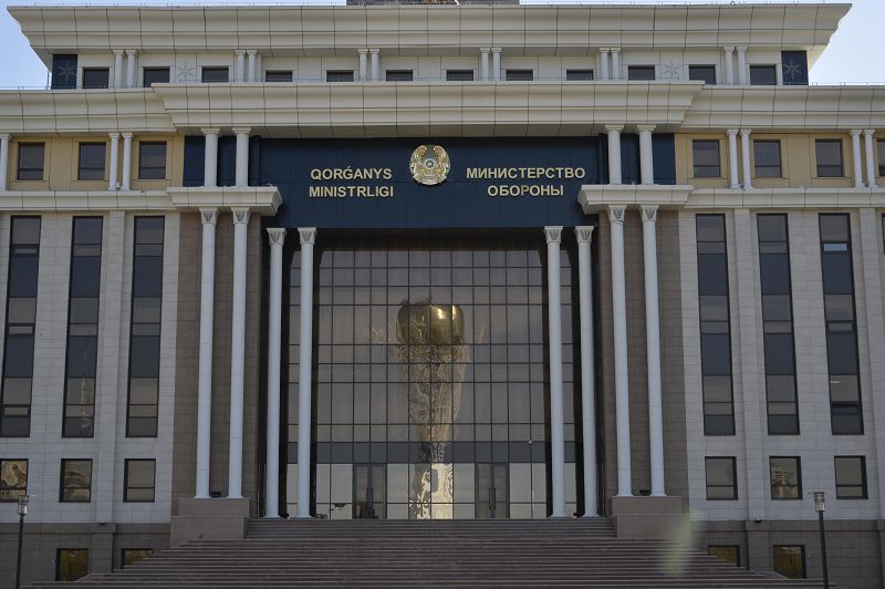 Шымкент маңындағы әскери бөлімнен қарулы сержант қашып кетті