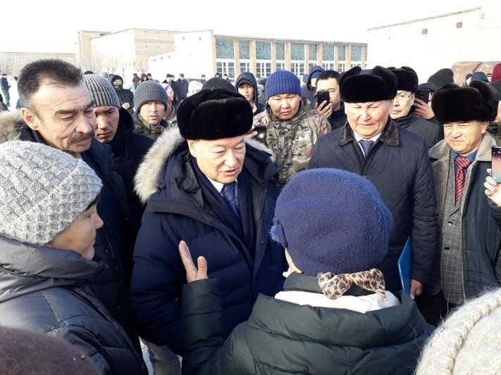 «Шекарадан басқа елдің азаматтары өтпейді»: Облыс әкімі Даниал Ахметов Зайсанға барды