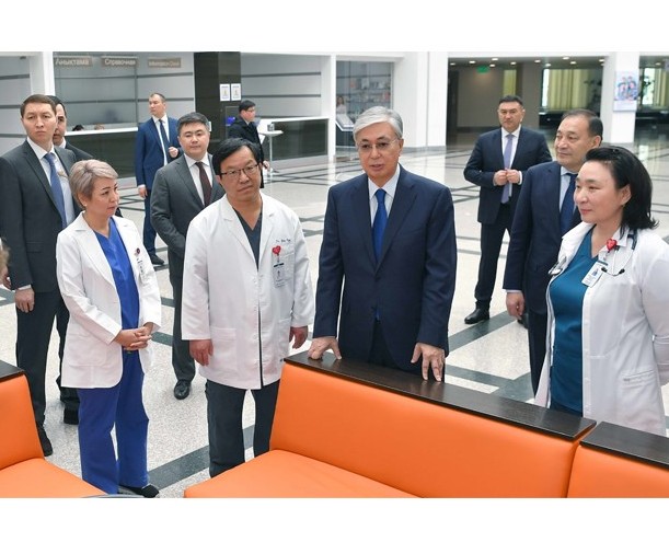 Қасым-Жомарт Тоқаев Ұлттық ғылыми кардиохирургия орталығына барды