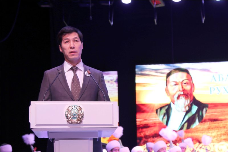 Оралда ең үлкен даңғылдың бірі Абай есімін иеленеді