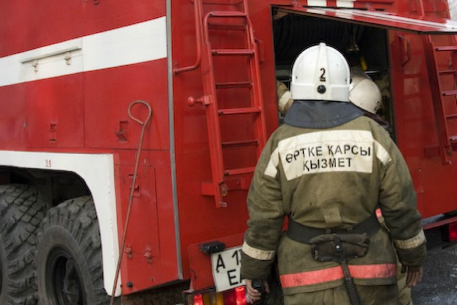 Семейде студенттер жатақханасы өртенді