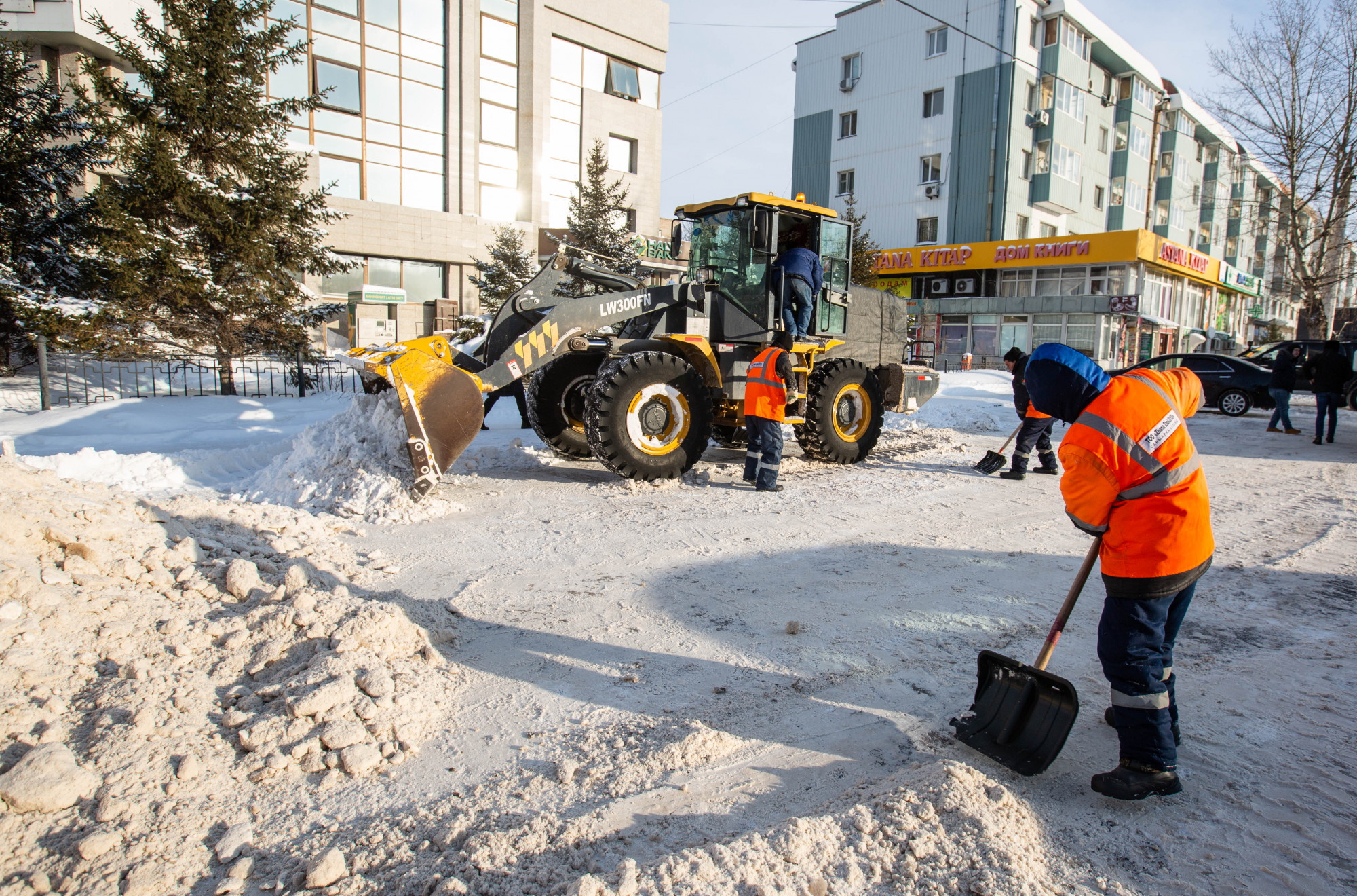 Елордада бүгін қар тазалау жұмыстарына 1 203 жұмысшы жұмылдырылды