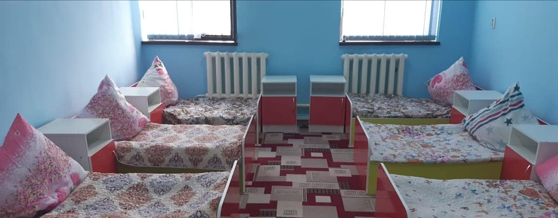 Түркістан: Ақтөбелік ана Жетісайға арнайы келіп, қайырымдылық жасады