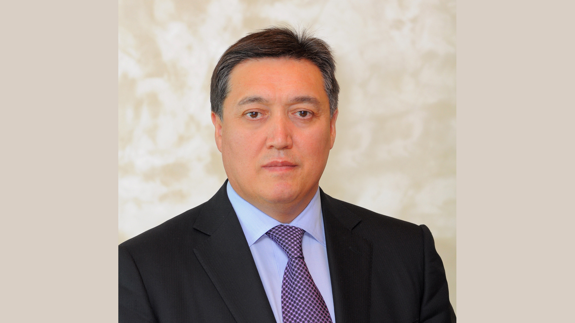 Асқар Мамин Қазақстан әйелдерін 8 наурыз мерекесімен құттықтады