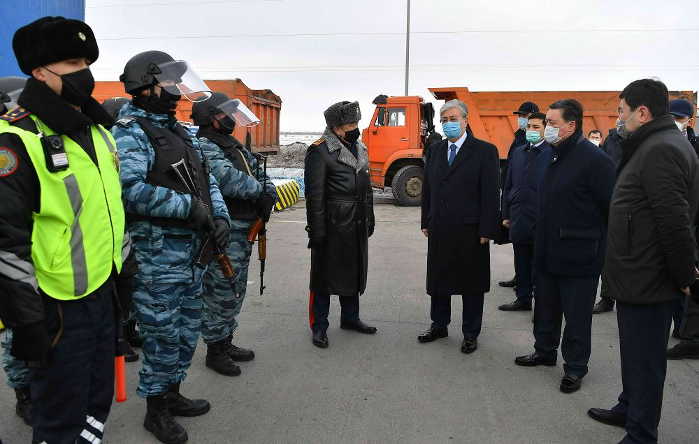 Қасым-Жомарт Тоқаев Нұр-Сұлтан қаласының кіреберісіне қойылған бақылау-өткізу бекетіне барды