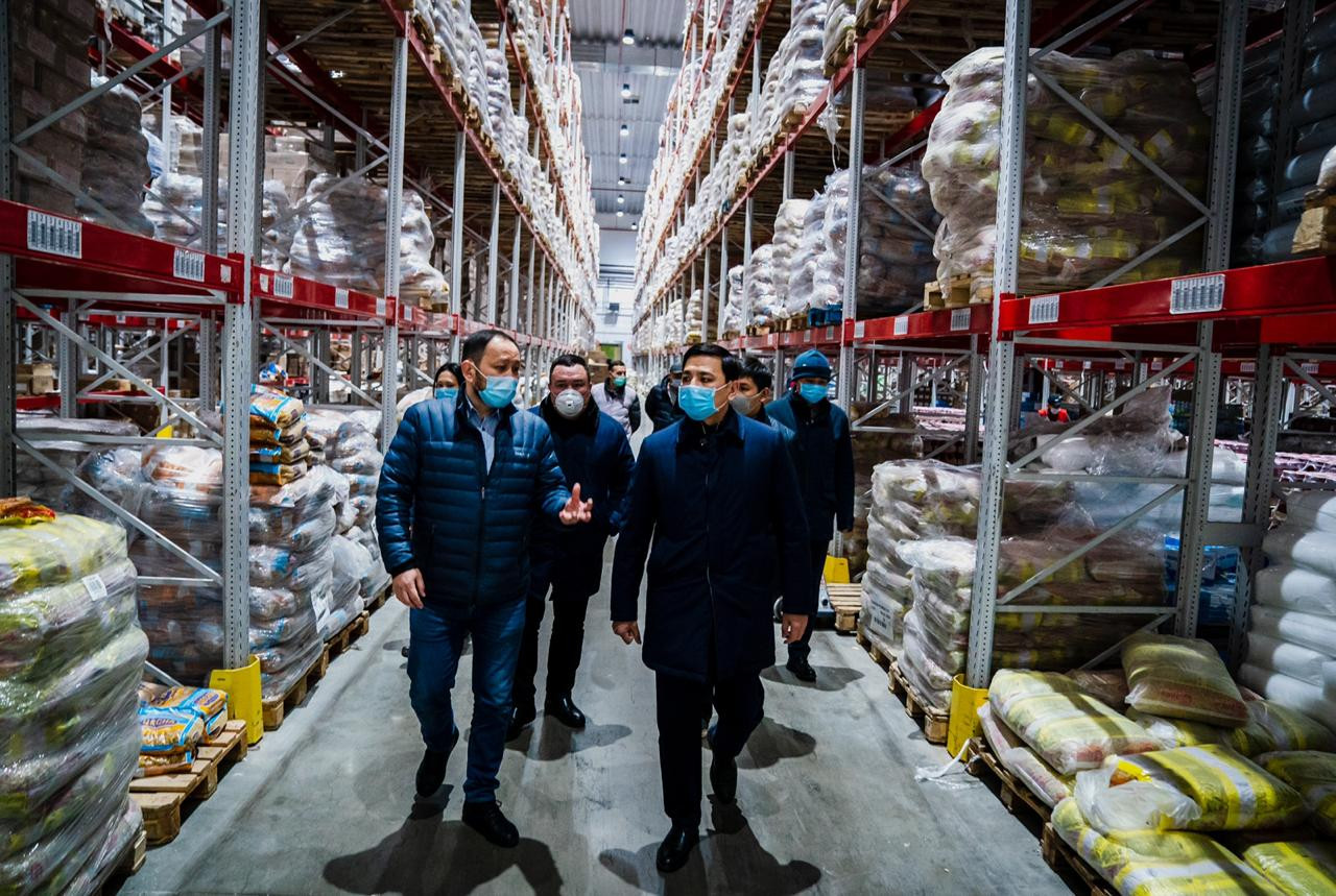 Елорда әкімі Алтай Көлгінов қаладағы азық-түлік қорын тексерді