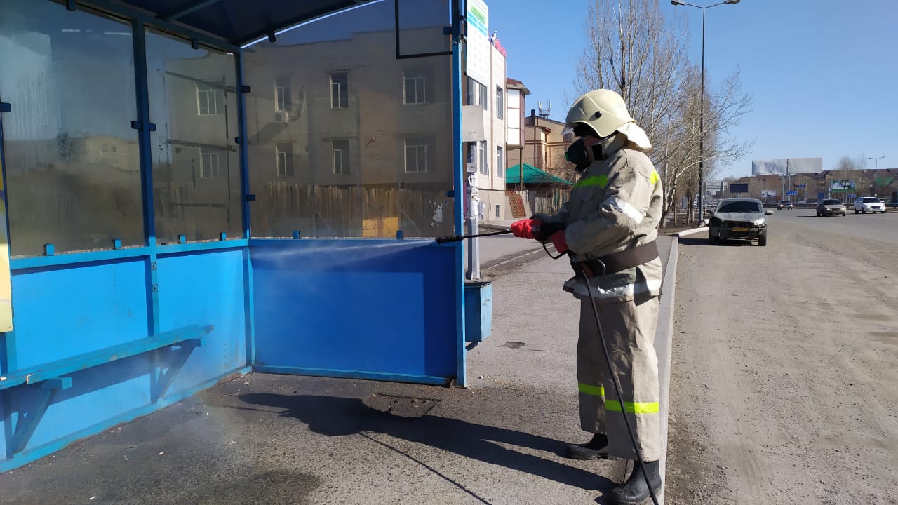 Семейде аялдамалар дезинфекциялық құралдармен өңделуде