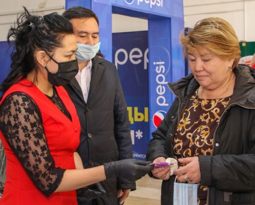 Қызылорда: Сауда орындары тегін бетперде таратты