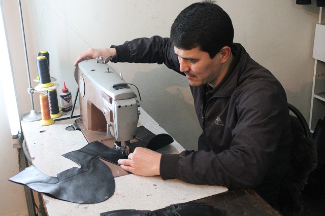 Аяғыма кимедім былғары етік...