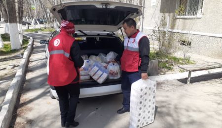 «Қызыл Ай» қоғамы тұрғындарға азық-түлік таратты