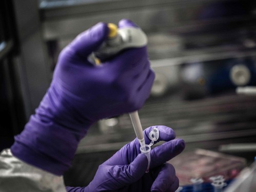 COVID-19: Қарттардан бөлек тағы кімдерге қауіпті?