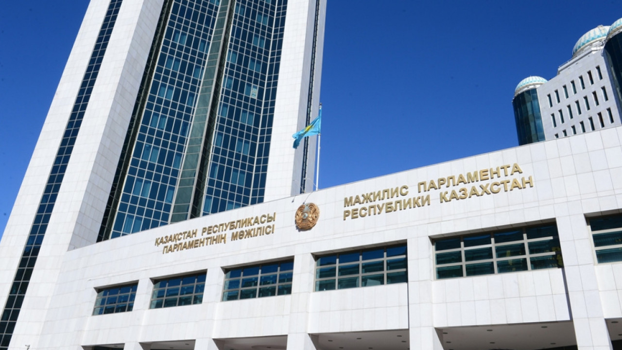 Мәжіліс сайлау және саяси партияларға қатысты заң жобаларын талқылауды бастады
