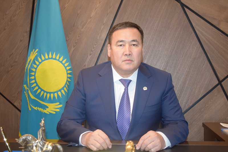 Атырау: Әкім  азық-түлік бағасын  бақылауға  алды