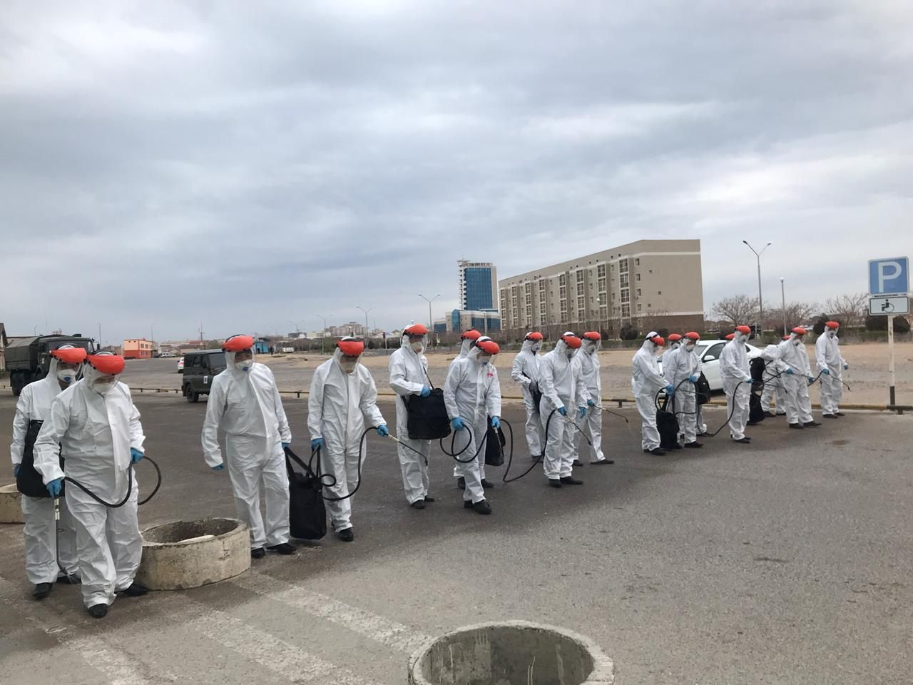 Әскерилер Ақтау қаласында дезинфекция қалай жүргізіліп жатқанын көрсетті