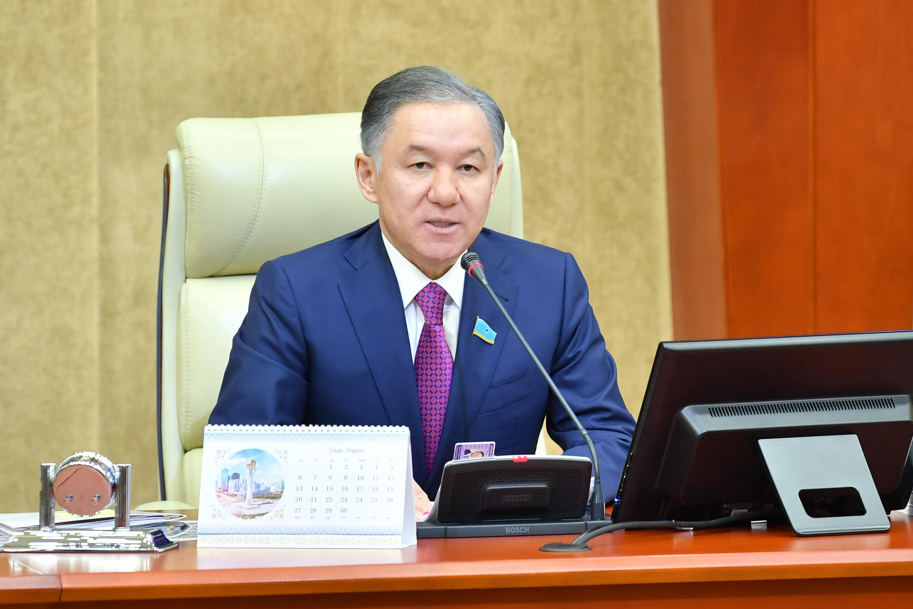 Жастарды саясатқа белсенді тартуға бастайтын заң жобасы мақұлданды