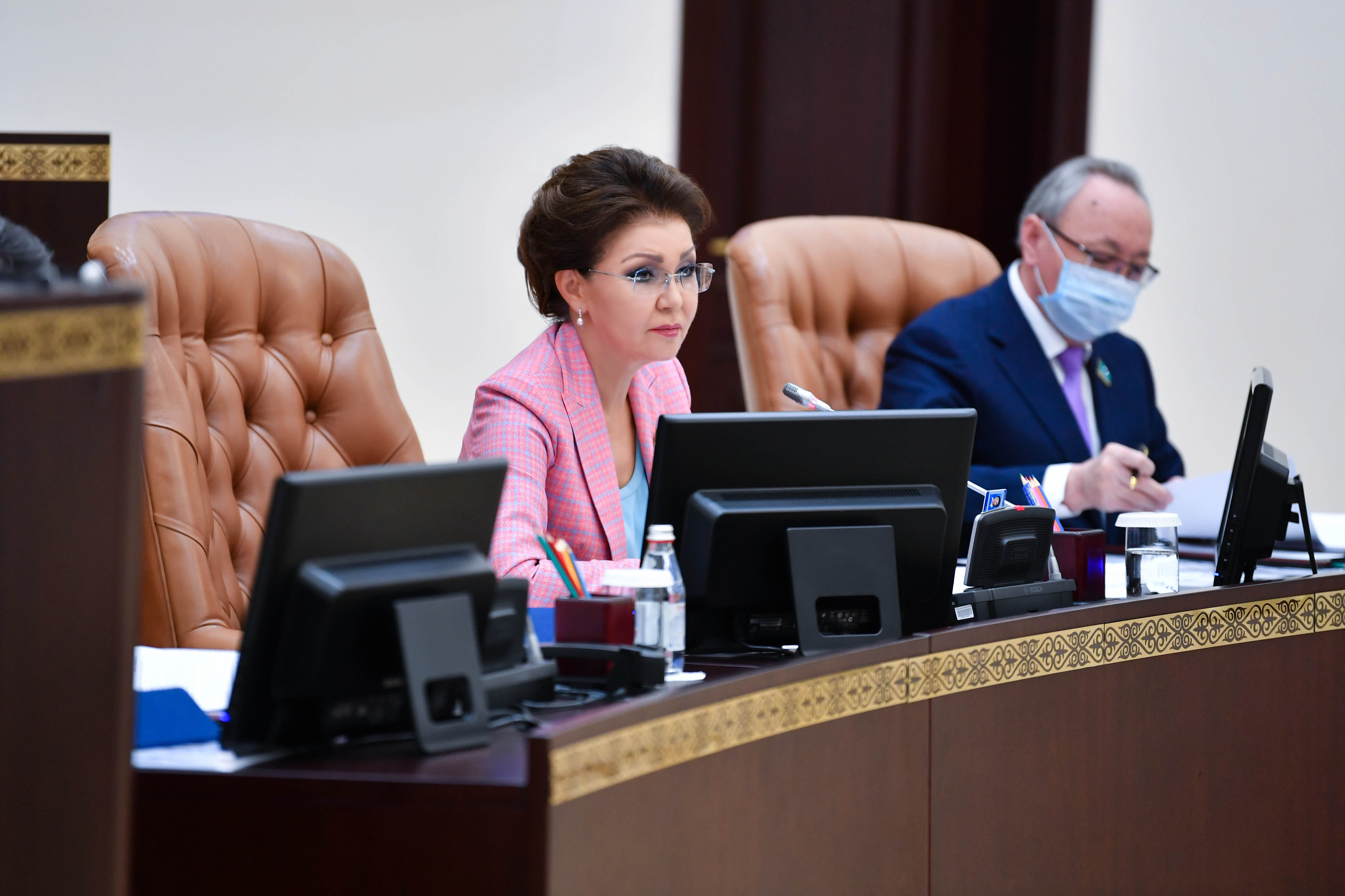 Сенатта «қандас» атауын заңдастыратын құжат қолдау тапты