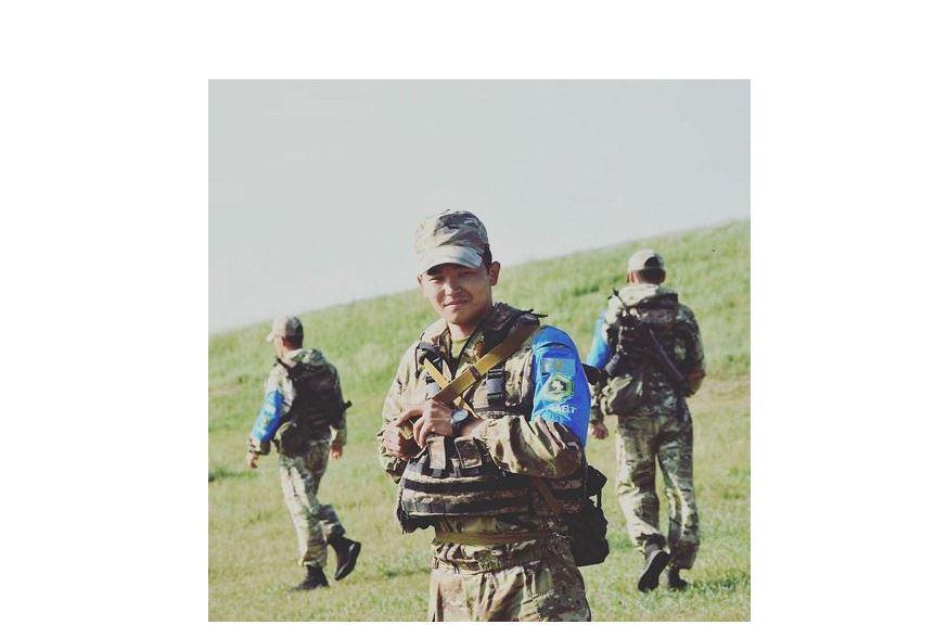 Біз әлі де ат үстіндеміз