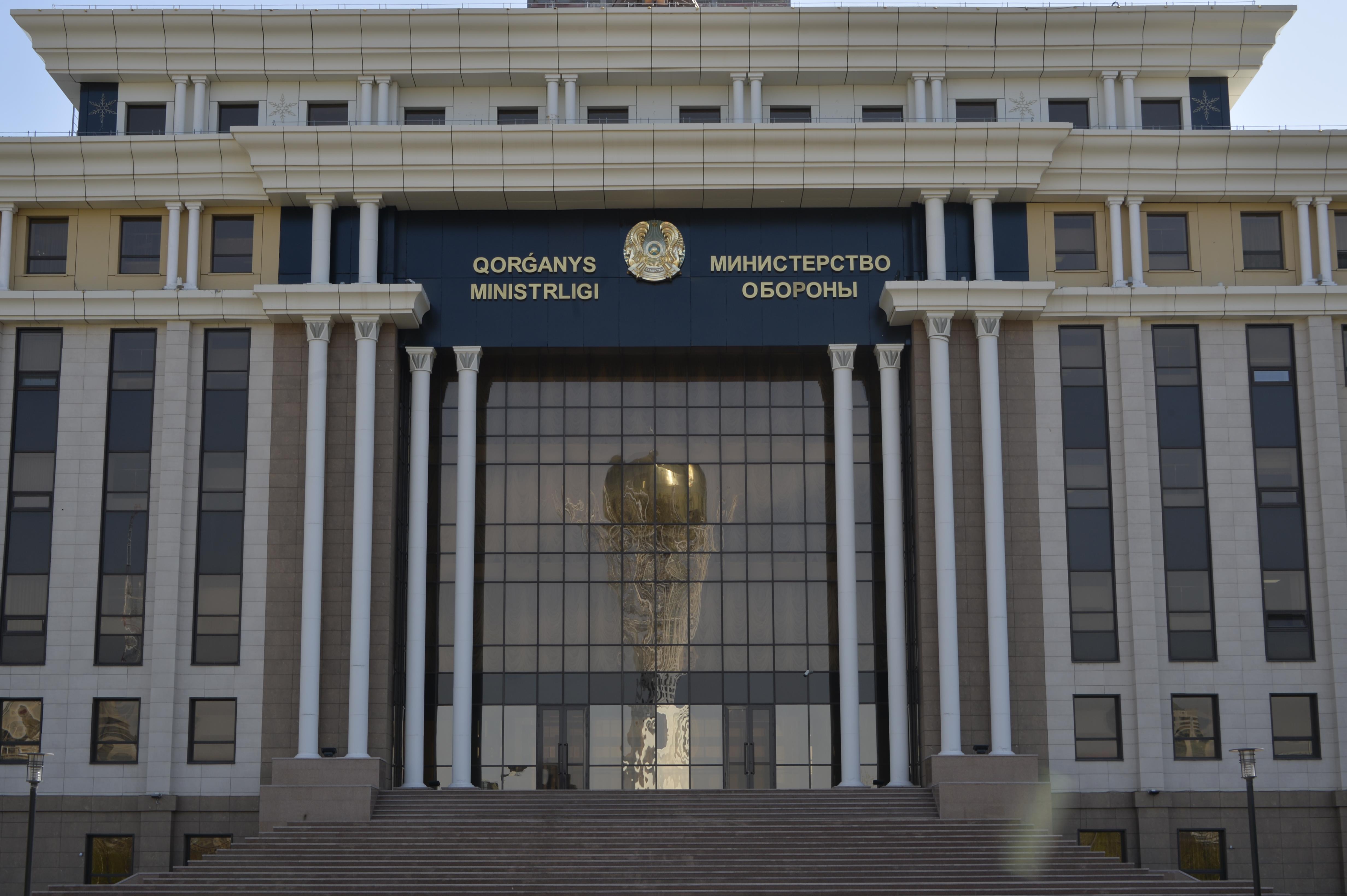 Қорғаныс министрлігі: Оқу орындардың ақылы қызмет түрлерінің тізімі кеңейтілді