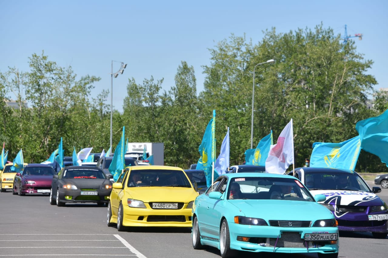 Елордада Мемлекеттік рәміздер күніне орай авто-мото шеру өтті