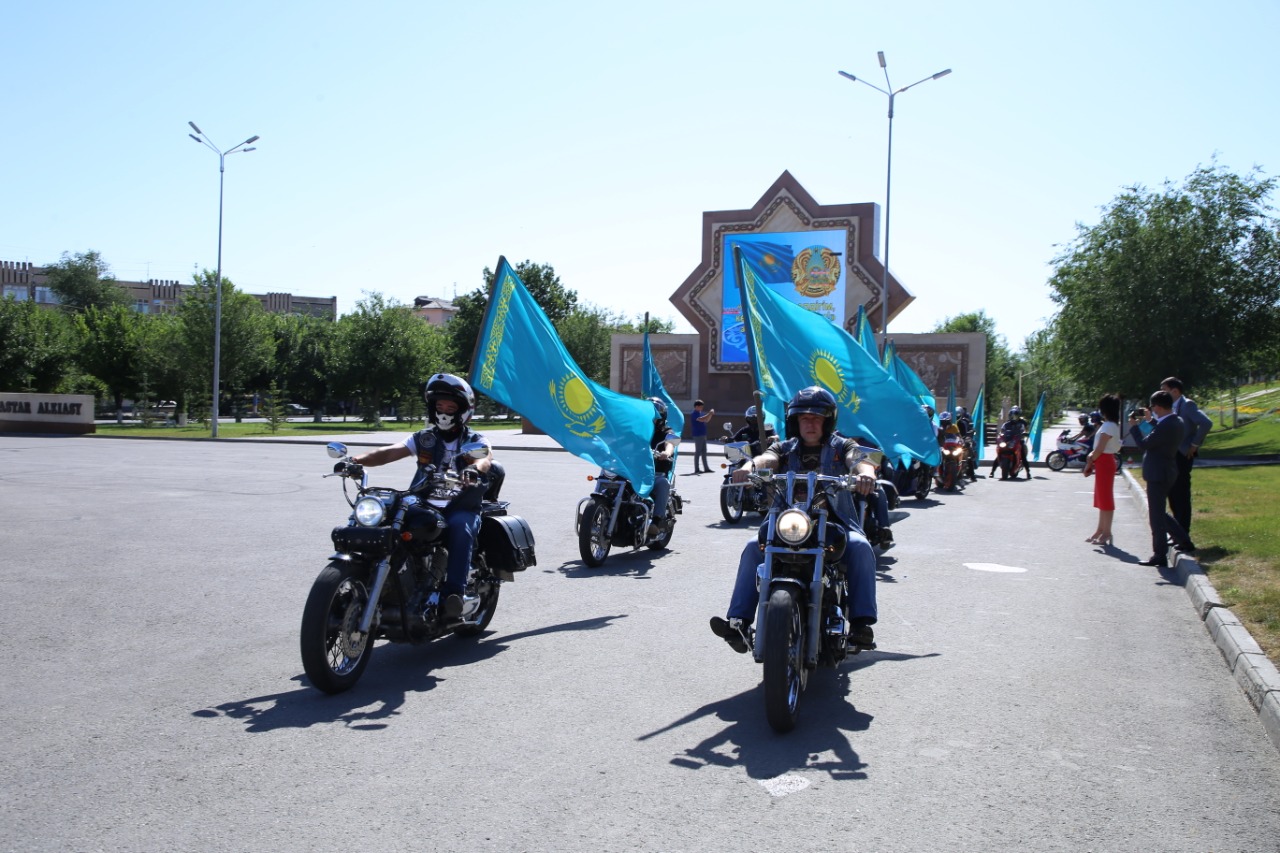 Таразда рәміздер күніне орай салтанатты шаралар өтті (видео)