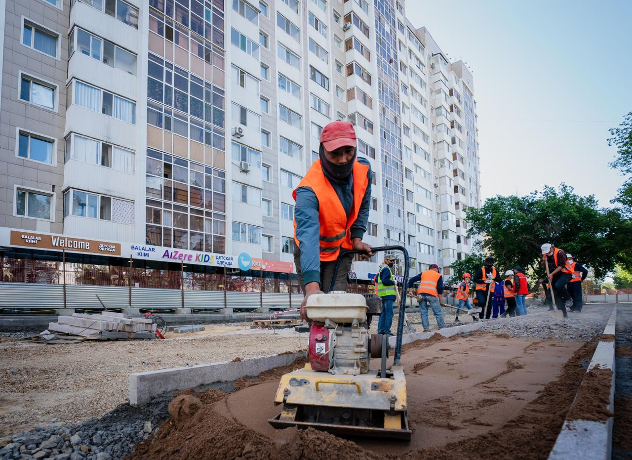 Нұр-Сұлтанда 10 жылдан бері бос жатқан жерге гүлзар салынуда