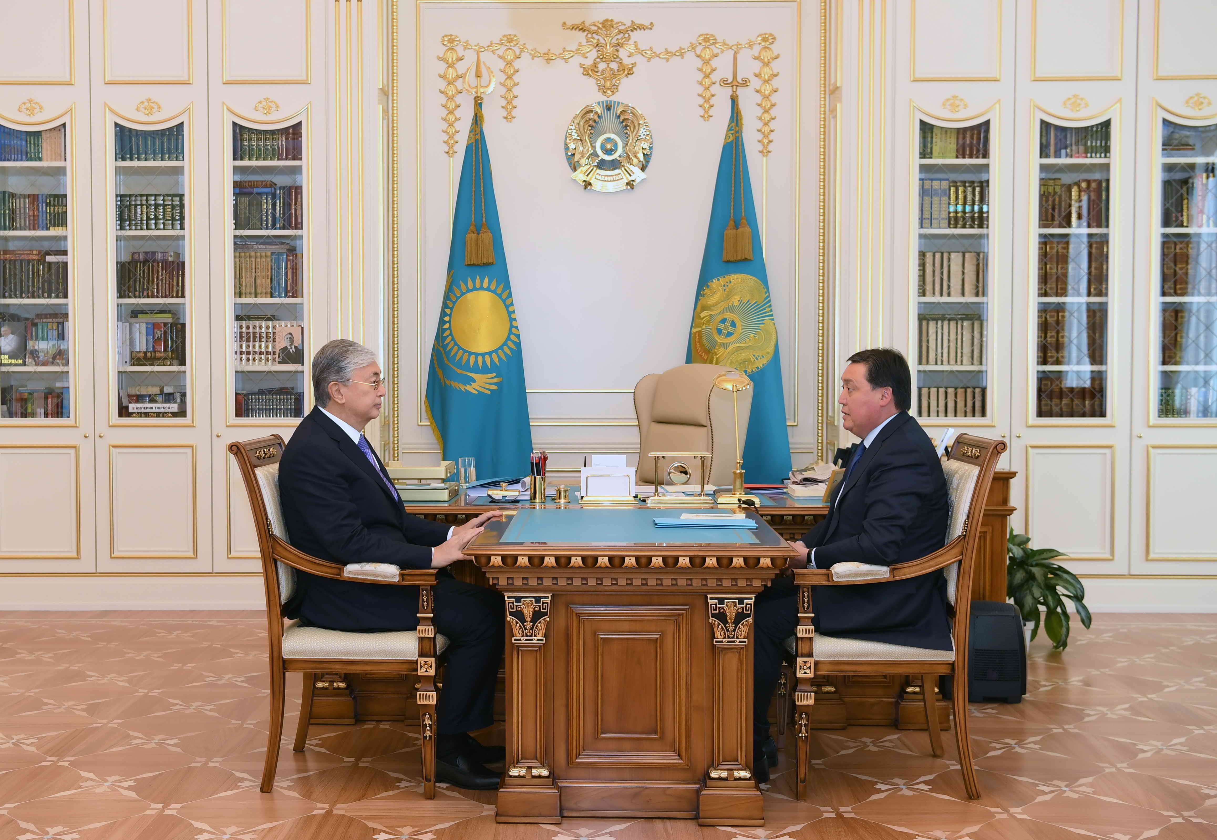 Мемлекет басшысы Асқар Маминнің есебін тыңдады