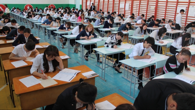 «Шпаргалка» шалып жығады, білім алып шығады