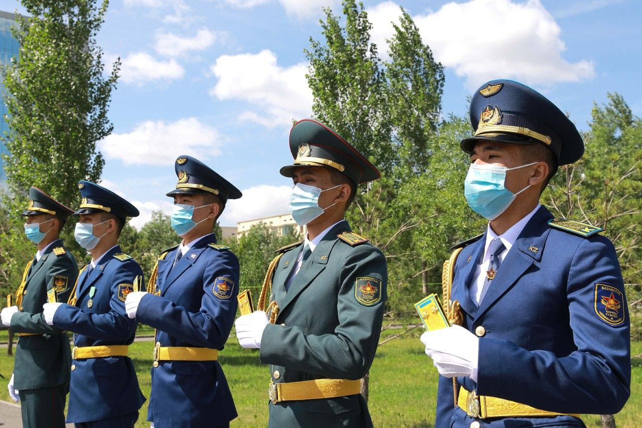 Елордада Ұлттық қорғаныс университетінің магистранттарына офицерлік шен тапсырылды