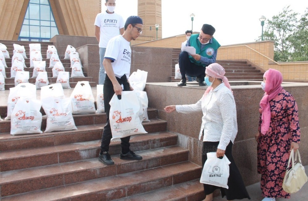 Облыс мешіттері мұқтаж жандарға көмек көрсетуде