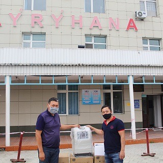 Алакөлдік кәсіпкер ауруханаға тыныс алу аппаратын тарту етті