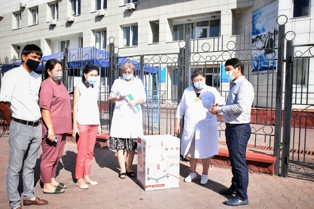 Жетісудың белсенді жастары ауруханаларға Armed сыйлады