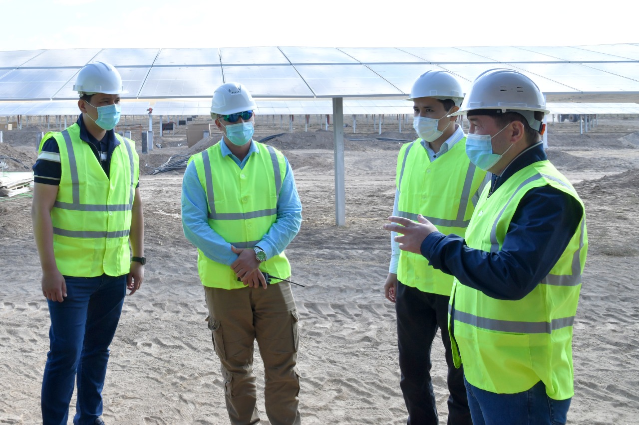 М. Әйтенов күн электр станциясының құрылыс барысымен танысты