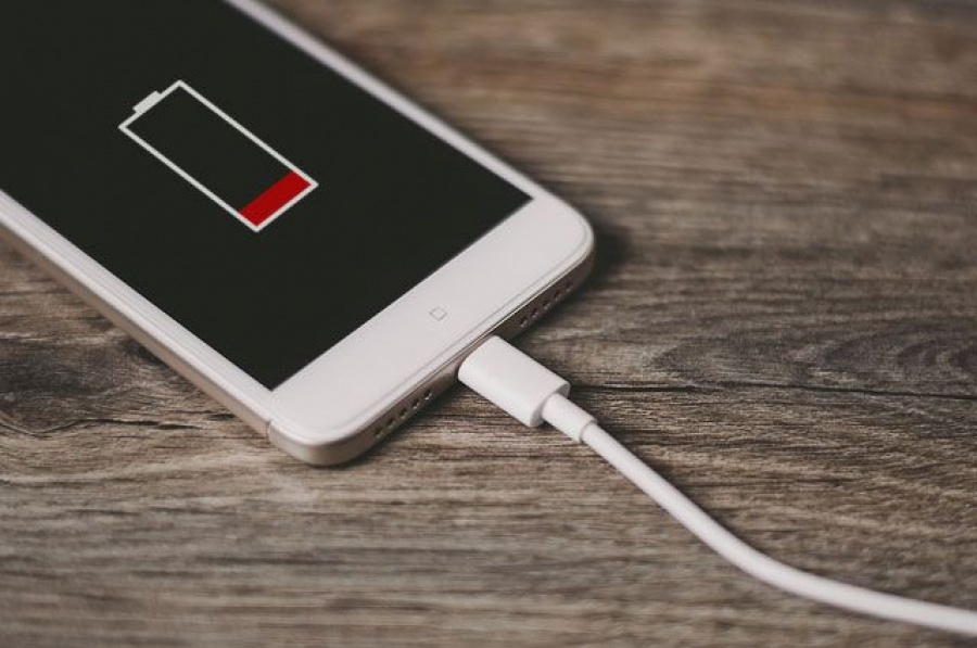 Смартфонын қуаттамақ болған оқушыны тоқ ұрып, қайтыс болды