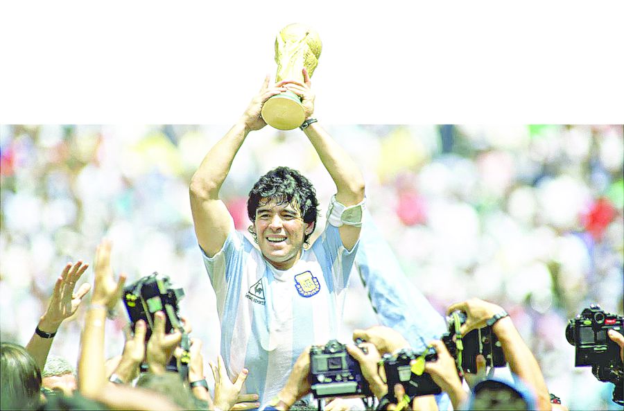 Аты аңызға айналған Диего Марадано қайтыс болды