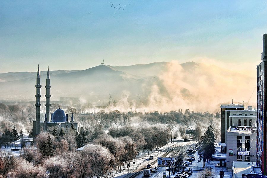 Түтін тұнған тұман қала