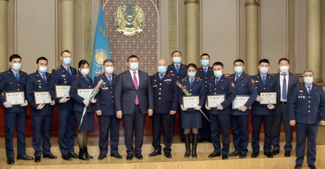 Қала әкімі тәртіп сақшыларымен кездесті