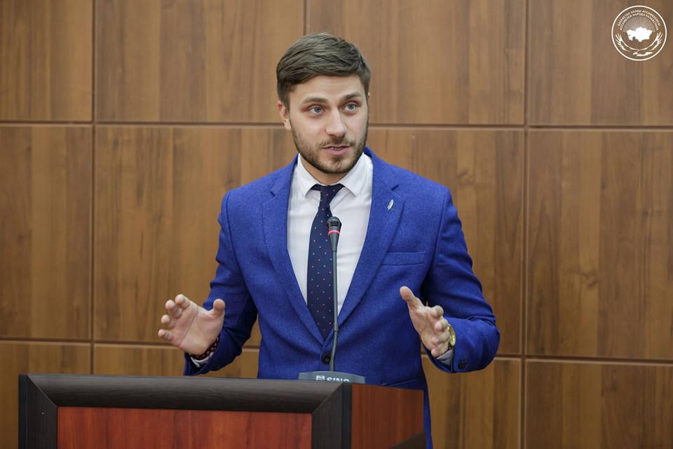 Бізді біріктіретін мықты ұғымдар бар