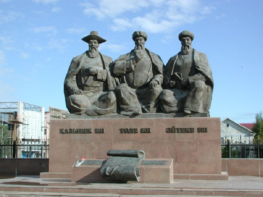 Бата дарыған би