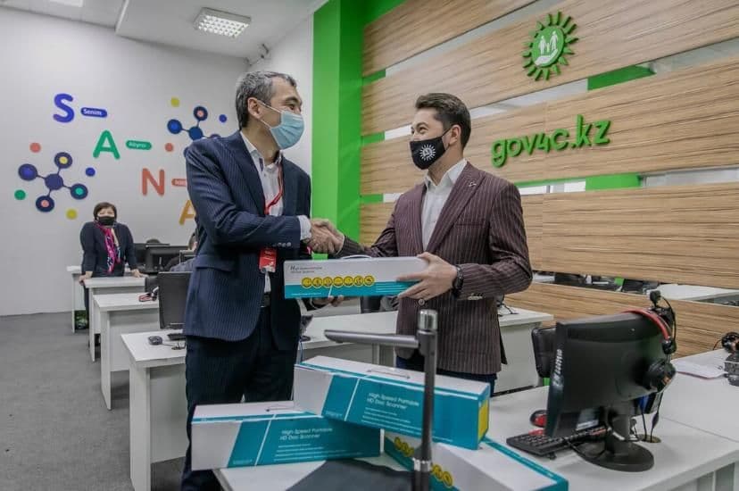 «Бавария авто орталығы» сауда үйі ХҚО-ға сыйлық ала келді